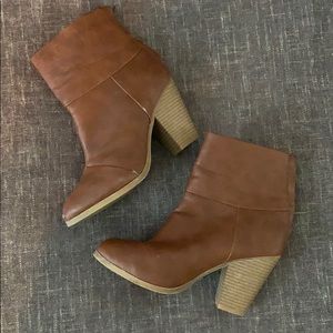 Women’s boots size 8